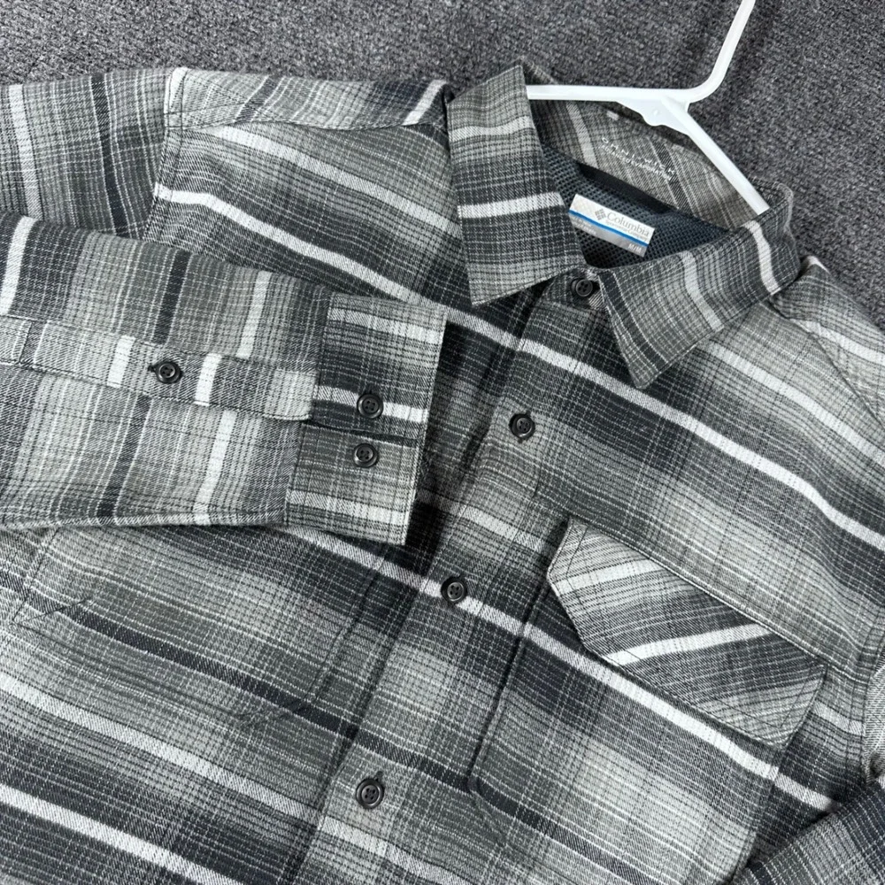 Columbia Button Down Mens M Medium Grey Plaid Omni-Wick Long Sleeve Hiking Shirt - Picture 1 of 16
